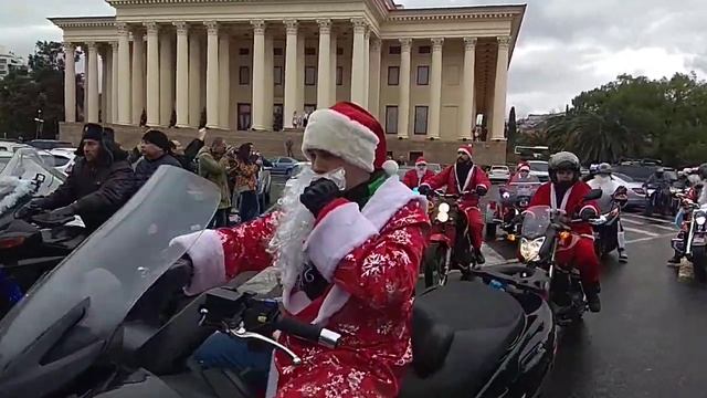 Парад Байкеров Дедов Морозов в Сочи смотреть онлайн