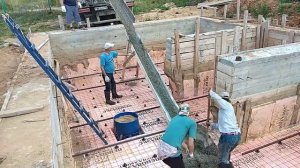 Заливка пола подвала.