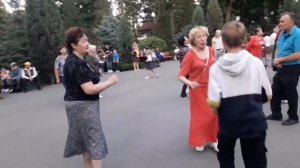 Шлёпали шлёпки мои и пятки!!!??Танцы в парке Горького!!!??Харьков 2021