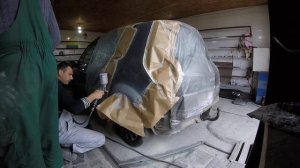 Грунтуем крыло Кузовной ремонт в гараже Будни маляра