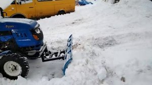Уборка снега трактором 12 л. с., 2*4