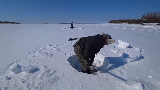 Рыбалка в якутии зимой 2020 новое. Якут с рыбой.