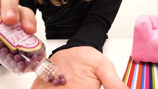 Кукла Барби и Конфеты для исполнения желаний! Sweet Bar - Видео для девочек смотреть онлайн