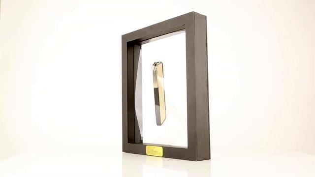 Эксклюзивный кейс с бриллиантом 0,05к для iPhone 5/5s от компании Vanitist смотреть онлайн