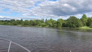 На катере по реке Медведица в Тверской обл. Заброшенная деревня. Плотина и много пены