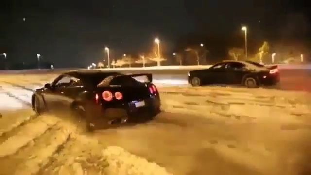 Выхлоп на Nissan GTR смотреть онлайн