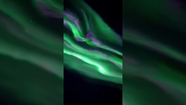 «Профессиональный охотник за Северным сиянием» показал кадры, снятые им на севере Финляндии смотреть онлайн