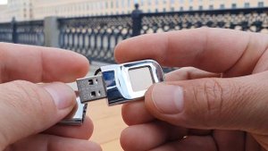 Флешка со сканером отпечатка пальца Tactum