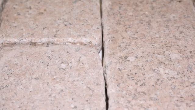 Гранитная брусчатка галтованная Куртинская 30мм