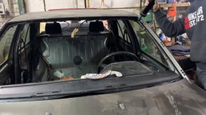 Восстановление Мерседес 124/Вклейка лобового и заднего стекла
