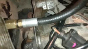 Audi A6 2.0 TURBO FSI.  Измеряем давление масла механическим манометром.