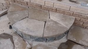 Крыльцо из камня. Верхняя ступень готова. 6 часов работы за 20 минут.