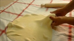 ТЕСТО НА ШТРУДЕЛЬ ВЫТЯЖНОЕ БЕЗ ДРОЖЖЕЙ STRUDEL #strudel #тесто