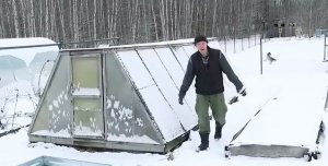 Снова одели теплицу в плёнку , отказавшись от поликарбоната! Огородные работы начинаются.