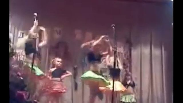 Дерезовские девчонки танцуют танец к дню села смотреть онлайн