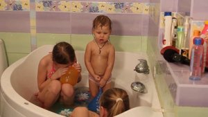 Лопаем Шарики с Водой и Купаемся в Джакузи! Big Water Balloons