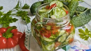 Салат из огурцов на зиму, с луком и острым перцем