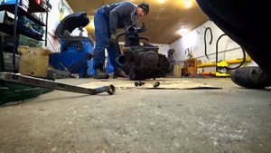 Как достать двигатель вместе с коробкой передач