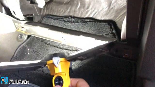 Nissan Cube Cabin Air Filter Replacement смотреть онлайн