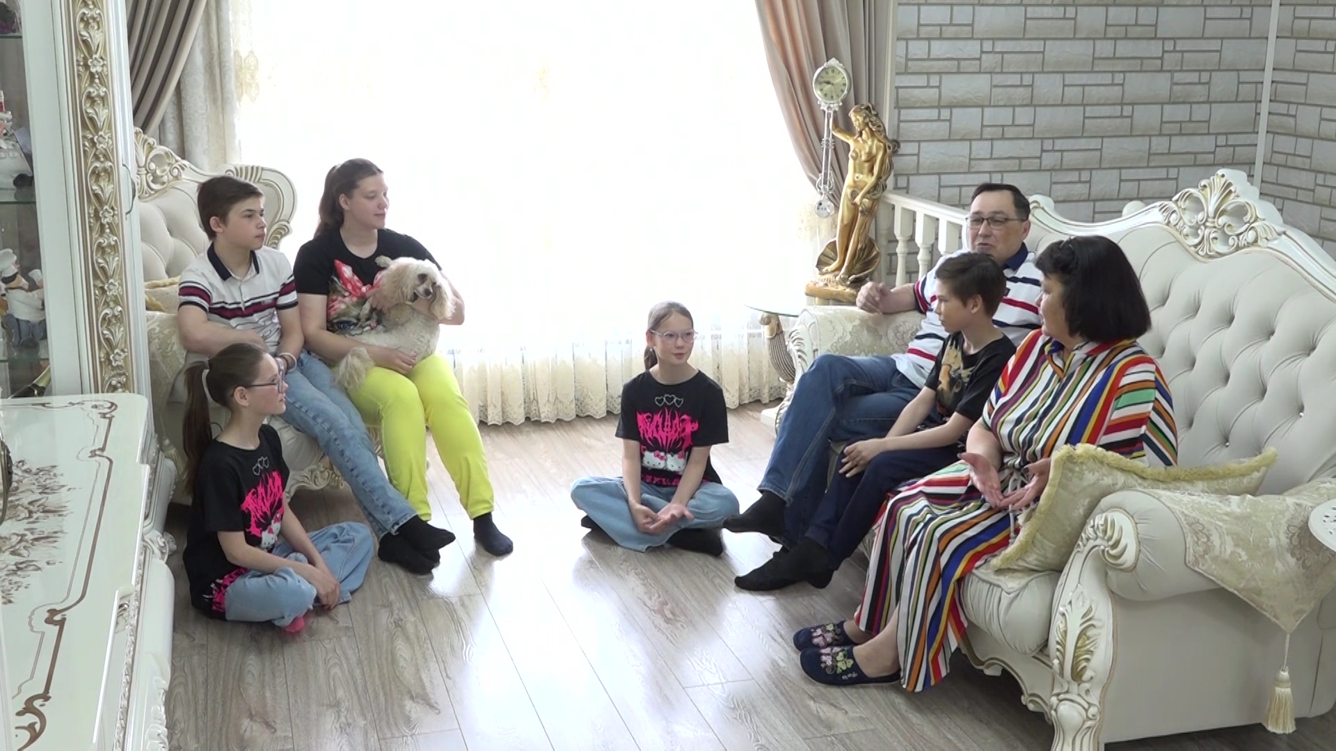 Семья из Пойковского воспитывает семерых приёмных детей