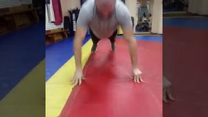 Это упражнение каждый день делай, кисти болеть не будут!