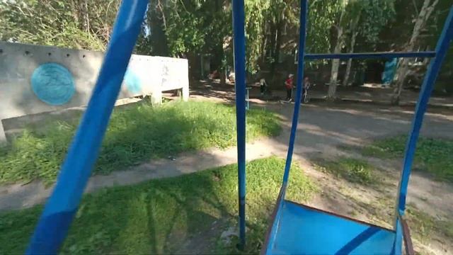 качаюсь на качелях не знаю как это называется на котором я качаюсь качели как и весело очень люблю
