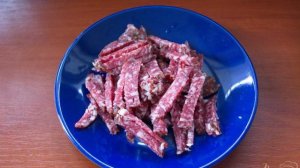 Салат с копченой колбасой