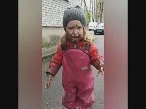 Девочка упала в лужу (uu)