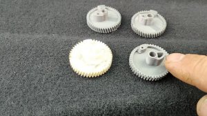 Шкода Фабия 2. Шестерня замка багажника.