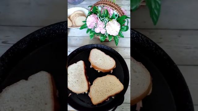 Горячие бутерброды с колбасой и сыром?