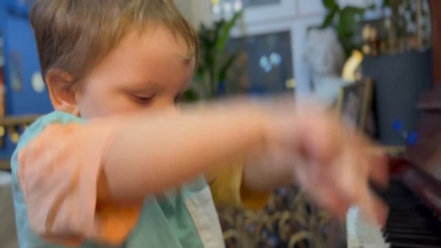 Gavriil has composed a little prelude - Гаврилушка сочинил маленькую прелюдию смотреть онлайн