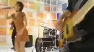 Алезее поет на русском