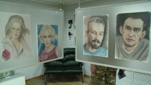 В Нефтеюганске открылась выставка картин югорчанина, погибшего на СВО