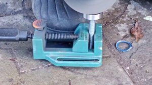 Заточка подшипников для бутылкореза с помощью УШМ (болгарки).