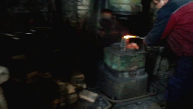 Кузнец Приказчиков. Продолжение отковки хвостовиков сталь ХВГ смотреть онлайн