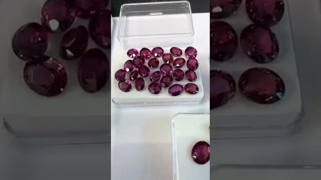 Драгоценные камни: редкие и дорогие умбалиты, а также родолиты в лучшем ювелирном магазине мира