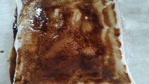 Рулет из дрожжевого теста с корицей и сахаром