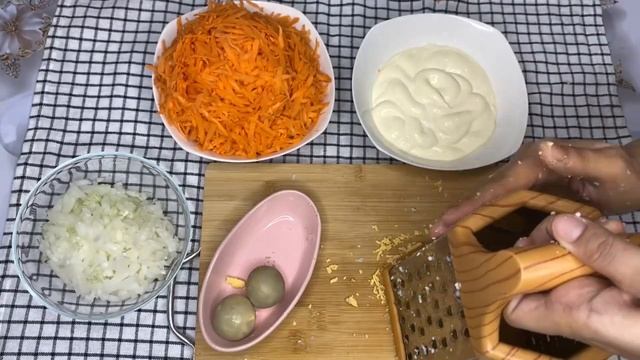 ПРОСТОЙ рецепт КАК ПРИГОТОВИТЬ ПЕЧЕНОЧНЫЙ РУЛЕТ | ТОРТ из ПЕЧЕНИ с начинкой смотреть онлайн