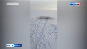 Магаданские рыбаки вышли на пока еще не окрепший лед в бухте Нагаева