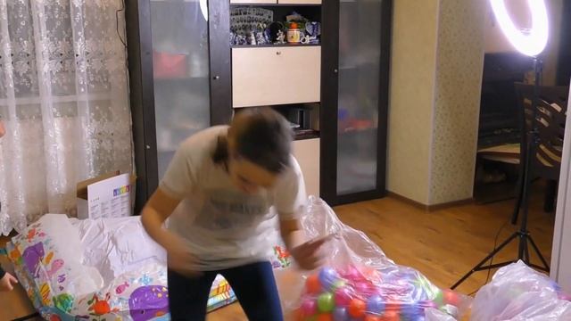 1000 ШАРИКОВ!!! Игры для детей. Бассейн с шариками распаковка. Kids. Pool. смотреть онлайн