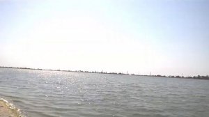 Бердянск 2019 соленое озеро Красное с перемычкой между Азовским морем ))