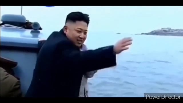 Жители Северной Кореи провожают лодку с Ким Чен Ыном