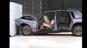 Краш-тест с учетом и без ремня безопасности.