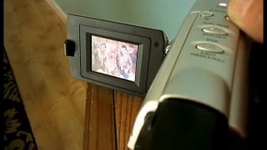 JVC COMPACT VHS C GR FXM41 VIDEO MOVIE CAMCORDER CAMERA WITH BATTERIES,CHARGER AND TV LEADS