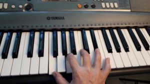 Частичный обзор синтезатора PSR R 300  Автоаккомпанемент , тембр,  стиль , аккорды , гармония.