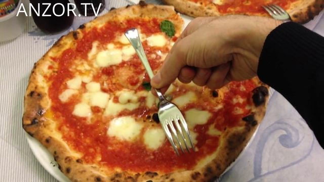 ИТАЛИЯ: Самая Вкусная Пицца в Мире в Неаполе... Пиццерия на Vico Giganti... NAPLES ITALY смотреть онлайн