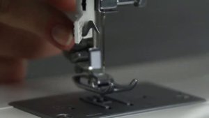 Видеообзор электромеханической швейной машины Jaguar mini JemLux