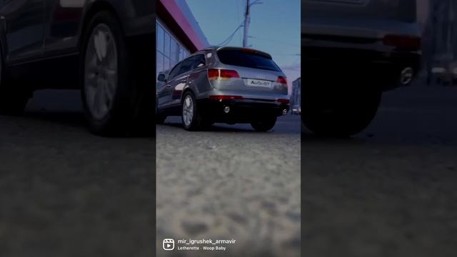 Audi Q7  моделька,  тест драйф на дороге.