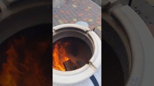 тандыр атаман , первый розжиг. И первые ошибки , все потухло)) но мы справились . ошибки новичка ))