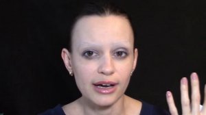 Маскируем жесткие непослушные брови.